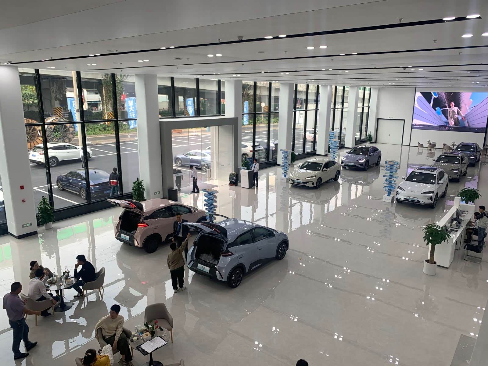 新车展示区