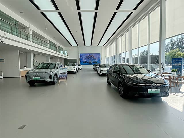 新车展示区