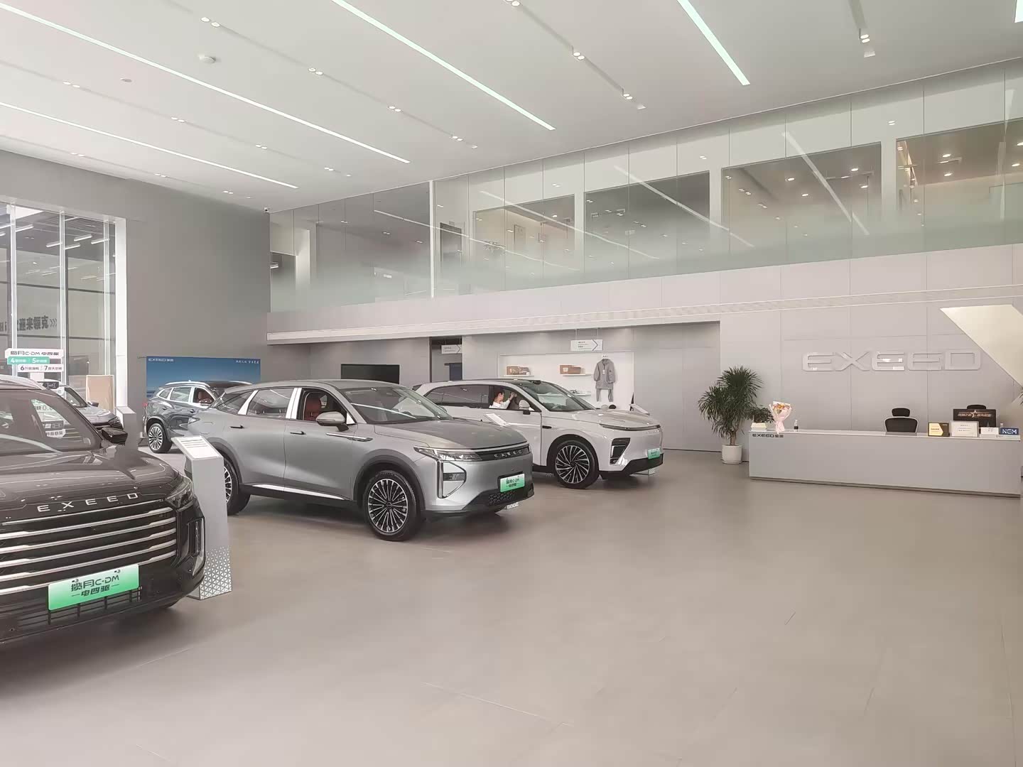 新车展示区