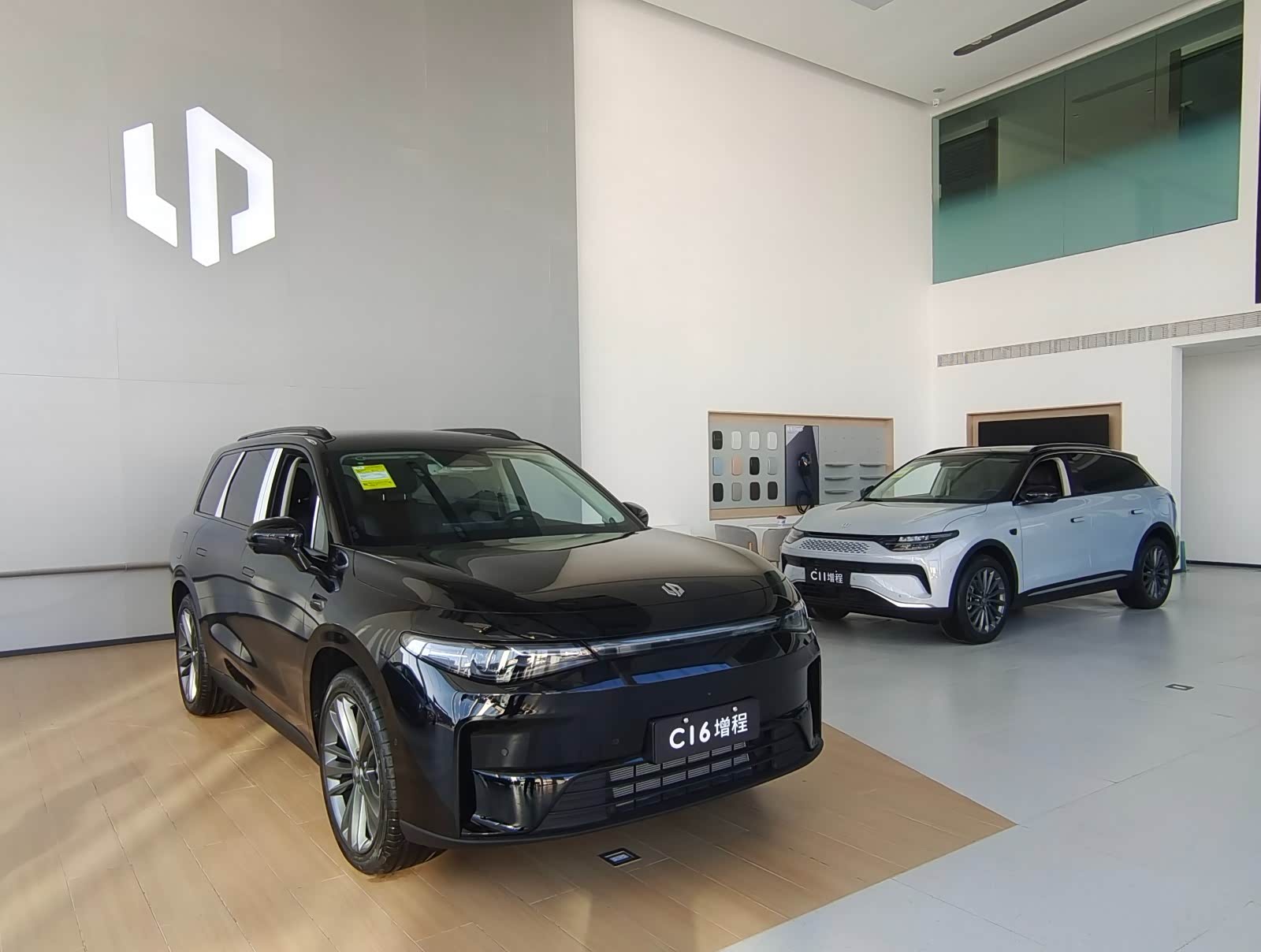 新车展示区