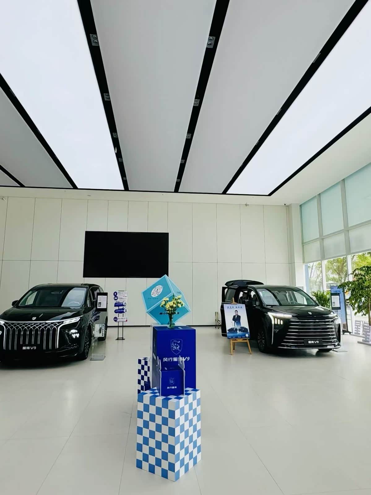 新车展示区