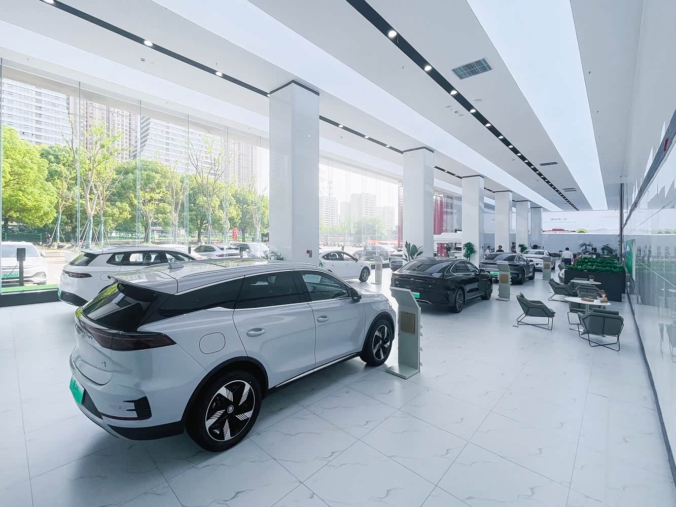 新车展示区