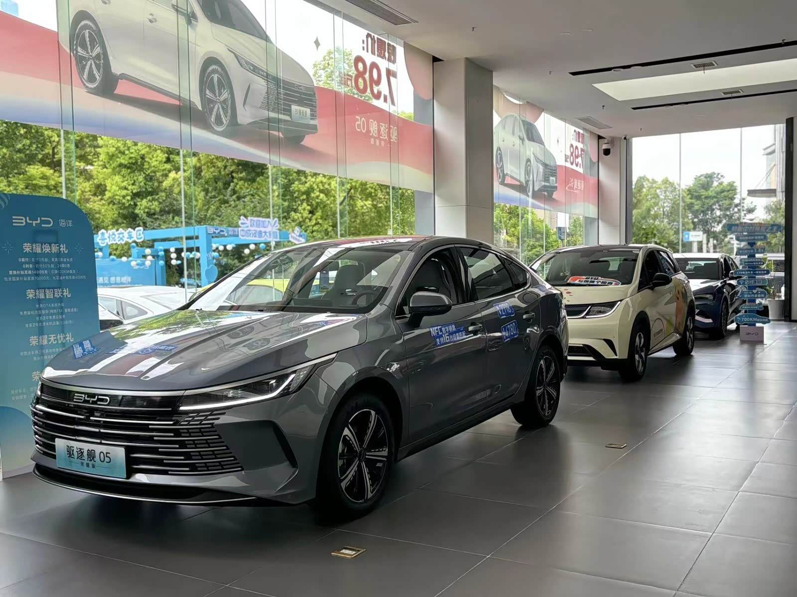 新车展示区