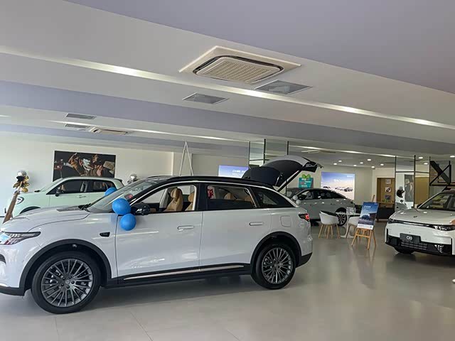 新车展示区