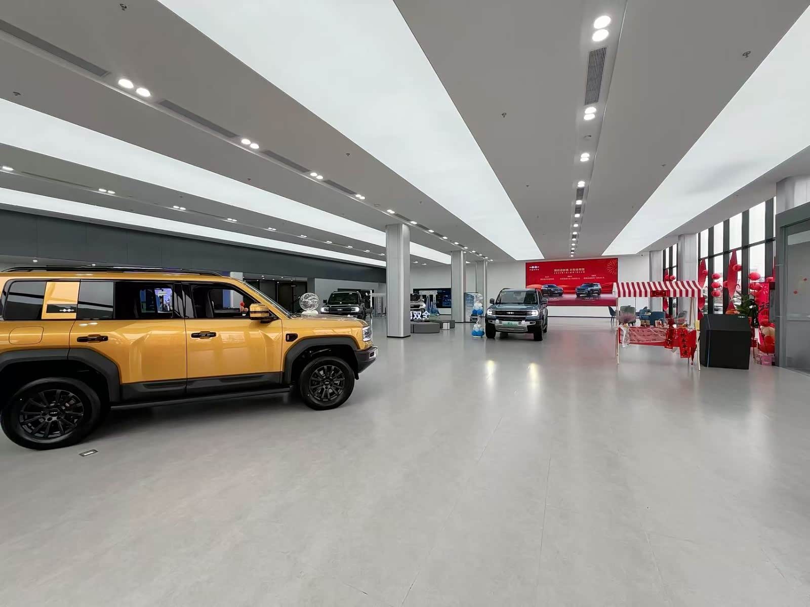 新车展示区