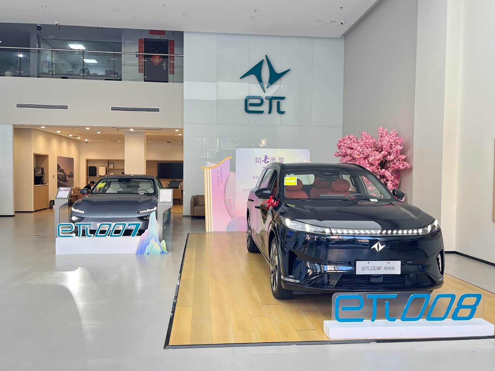 新车展示区