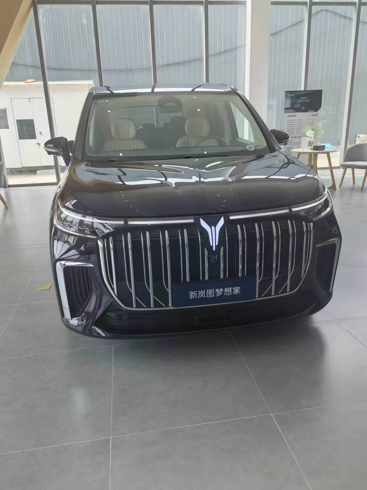 新车展示区