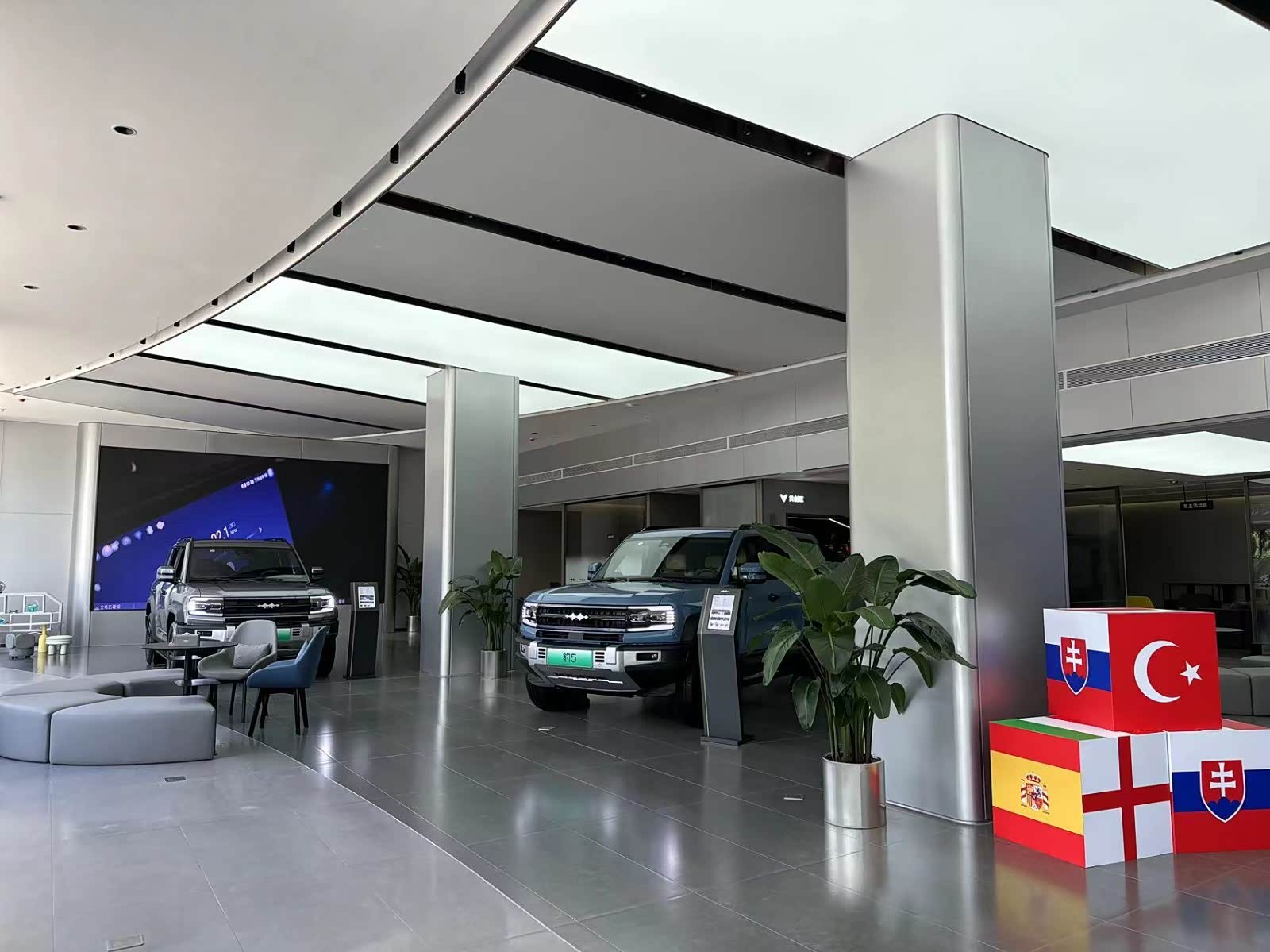 新车展示区