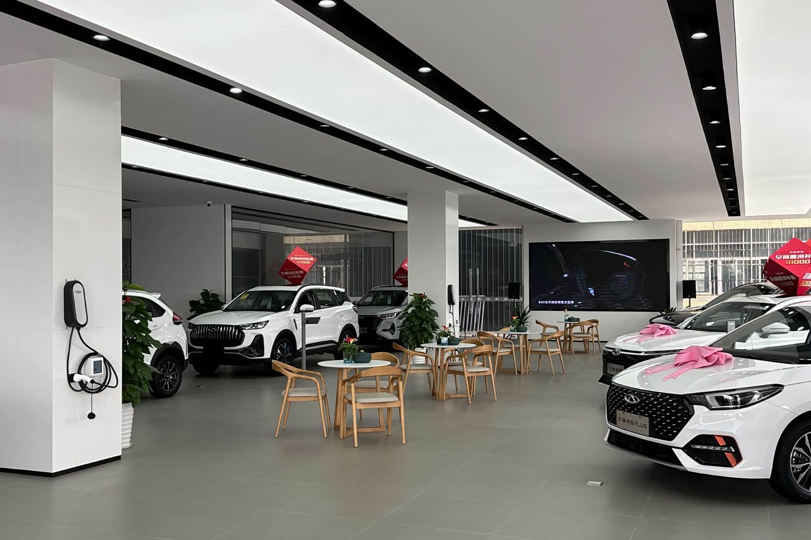 新车展示区