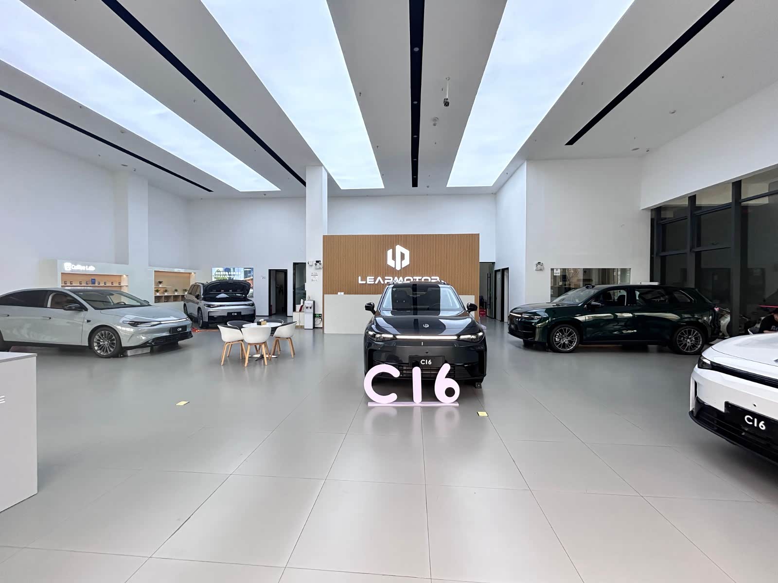 新车展示区