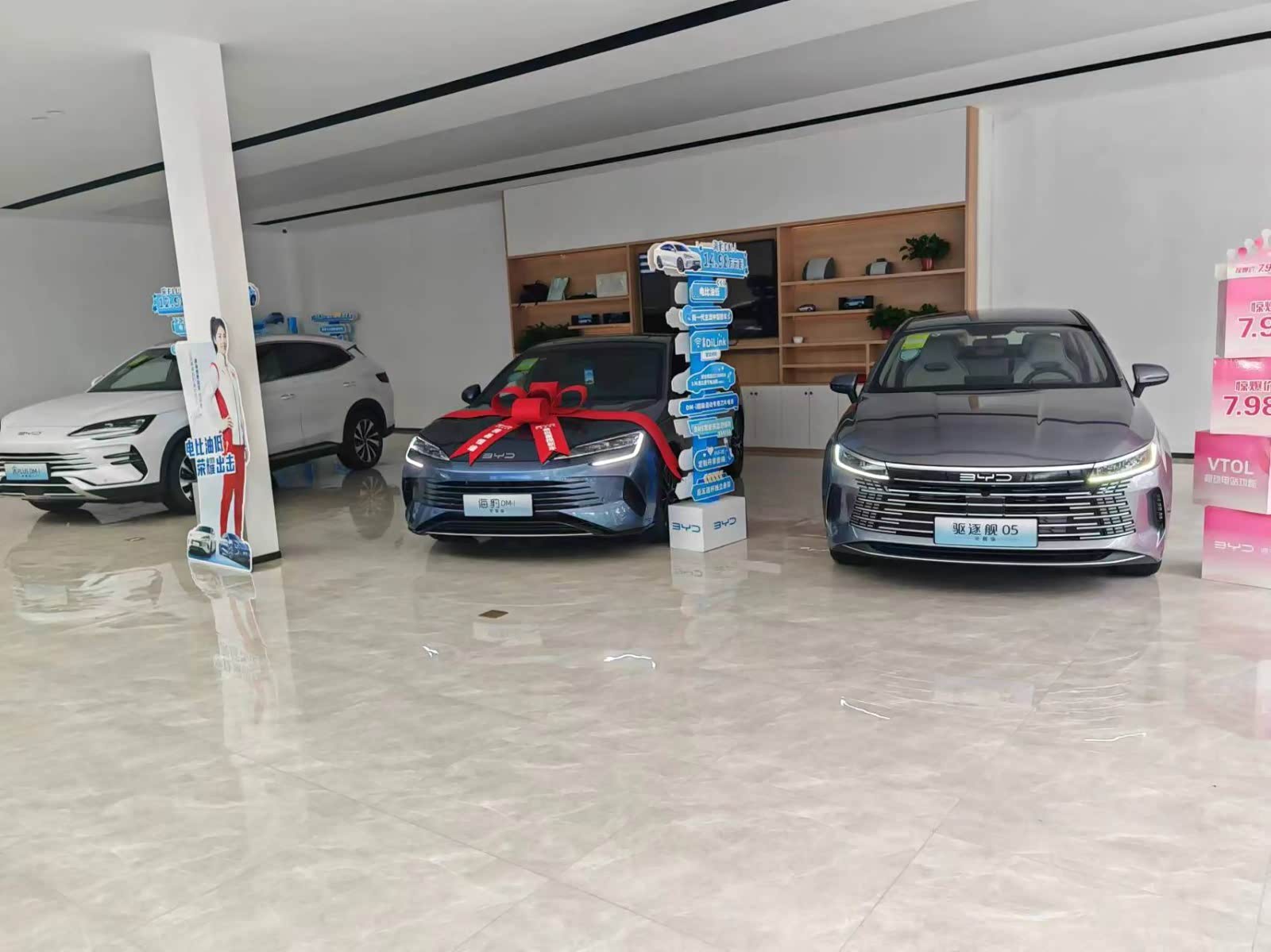 新车展示区