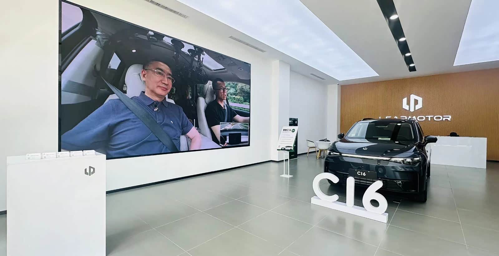 新车展示区