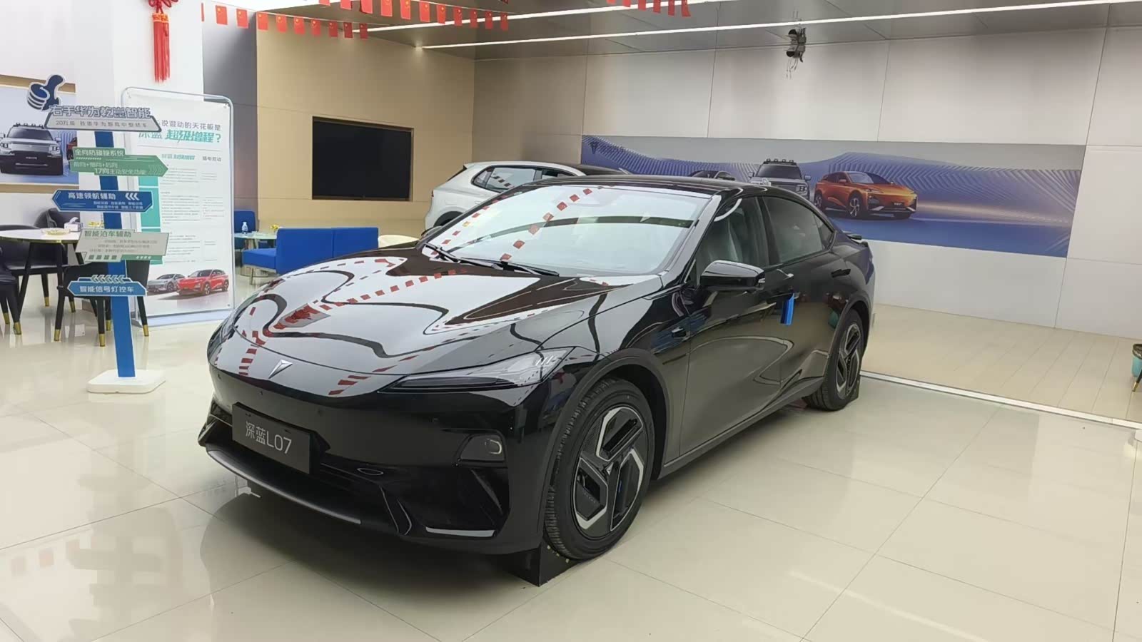 新车展示区