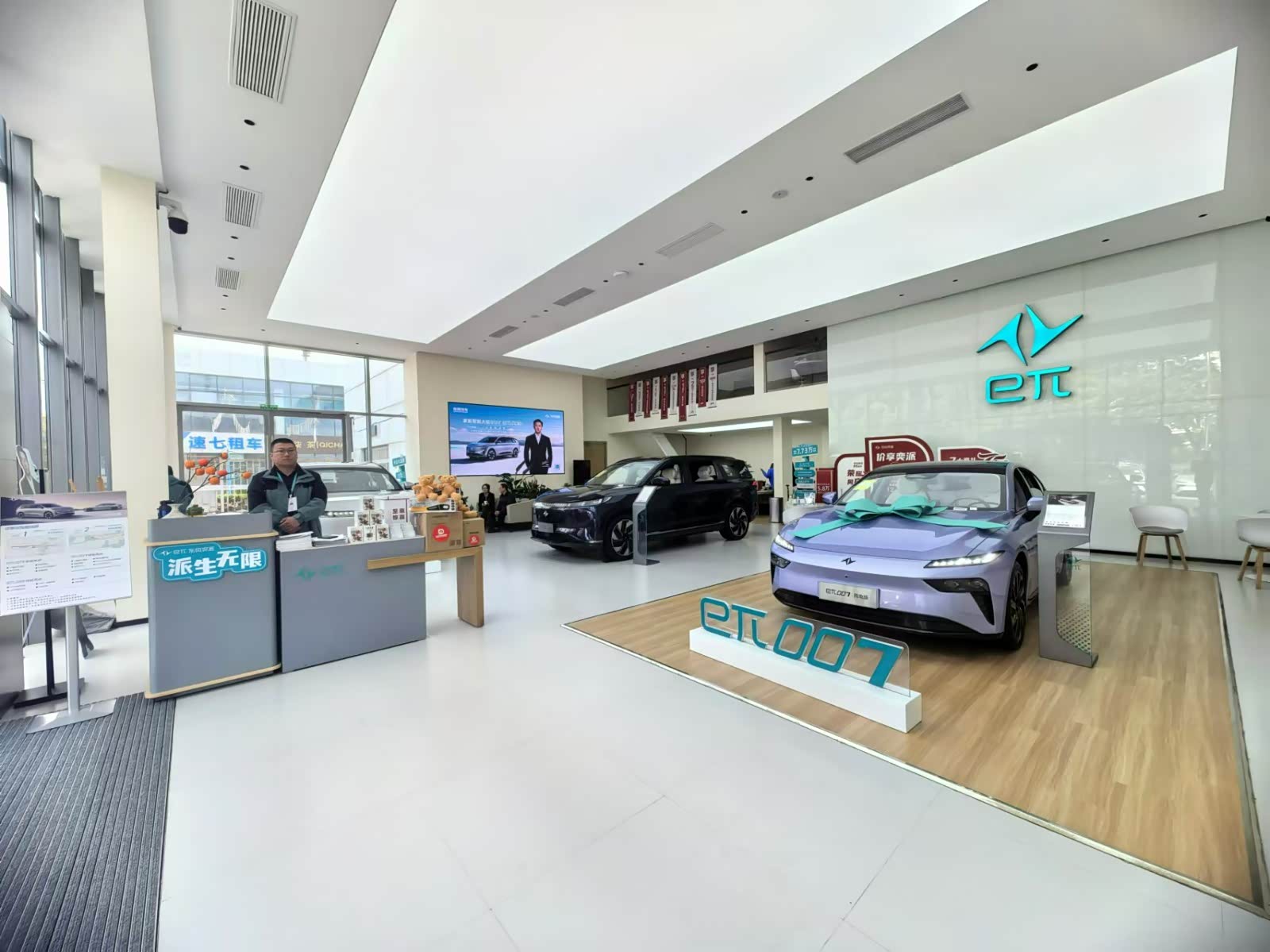 新车展示区