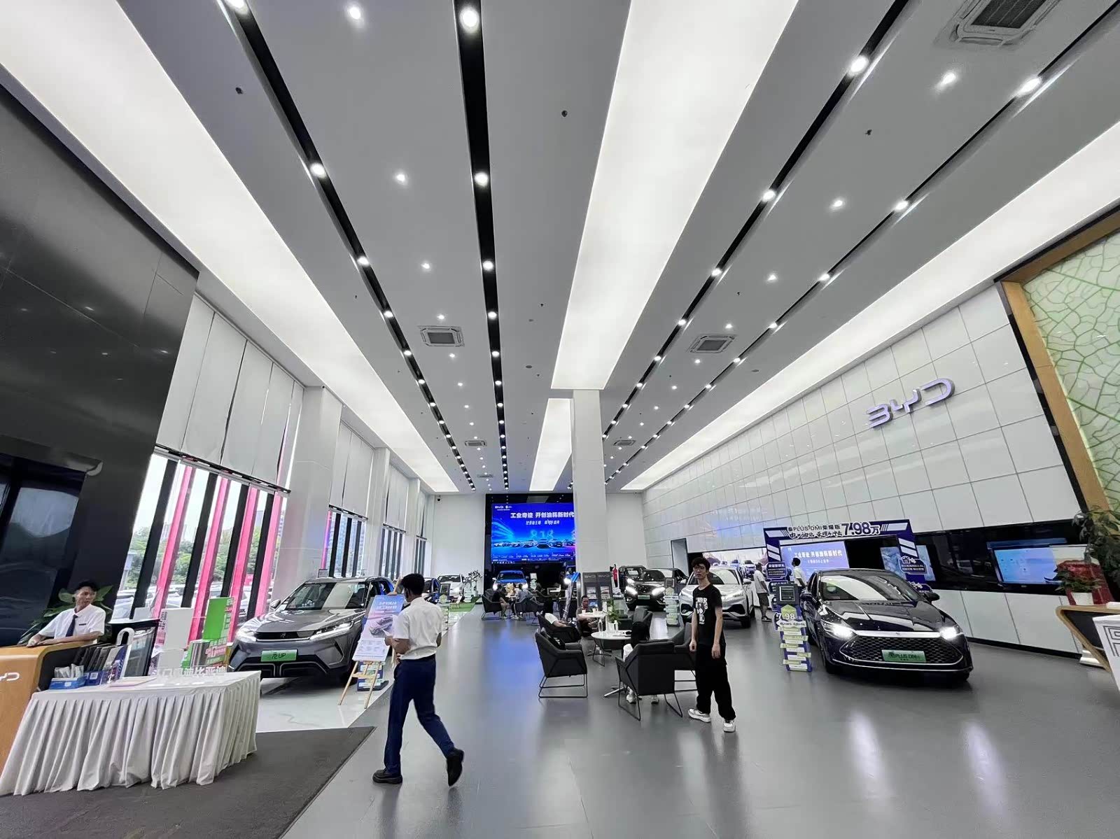 新车展示区