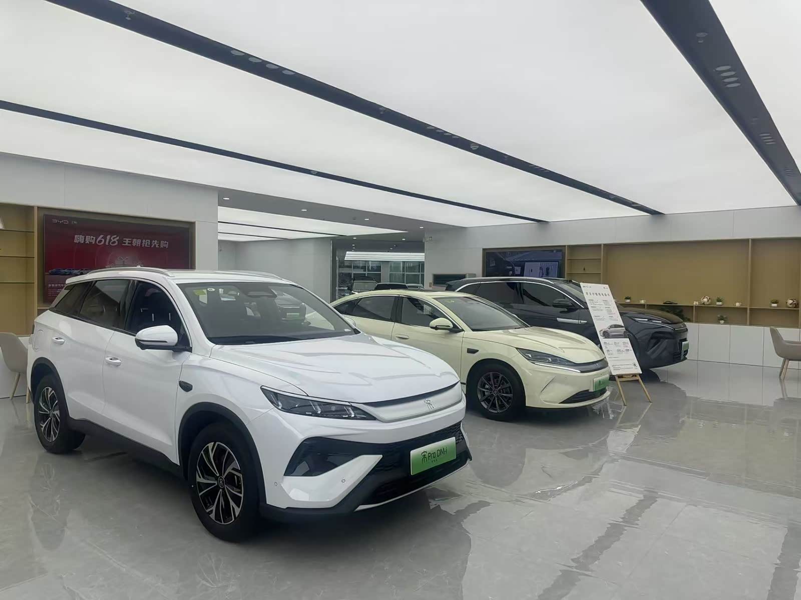 新车展示区