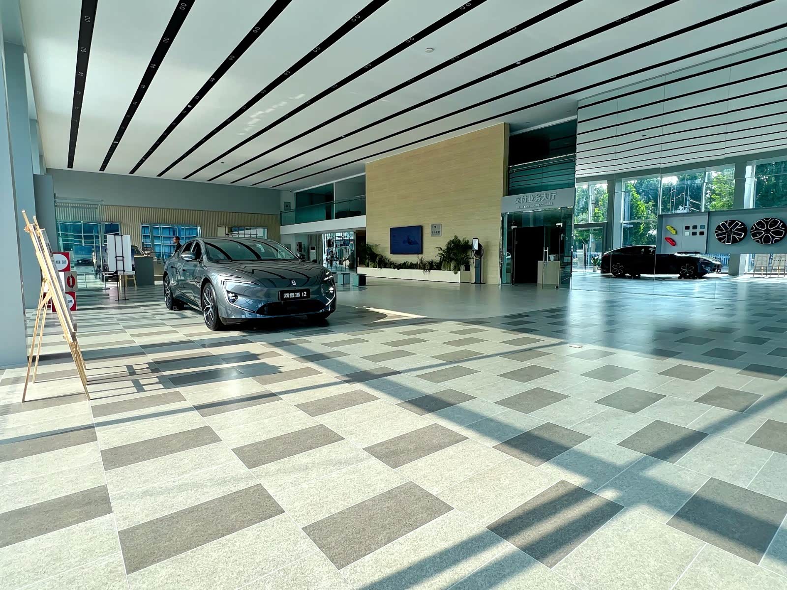 新车展示区