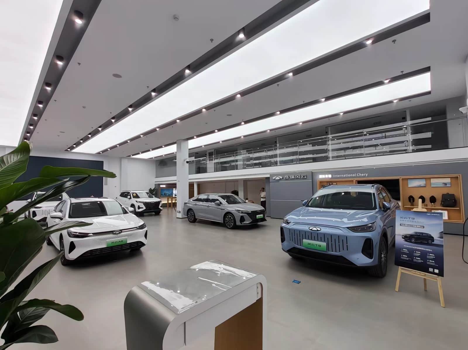 新车展示区