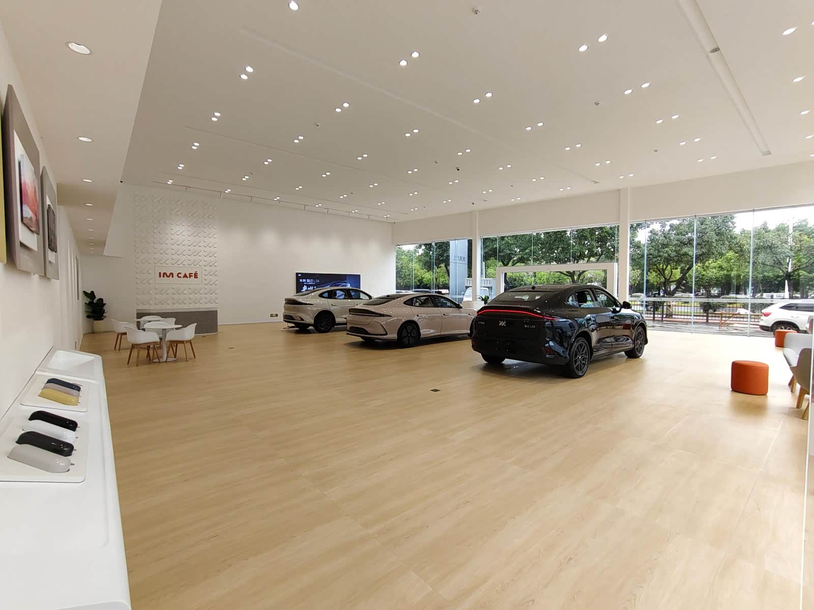 新车展示区