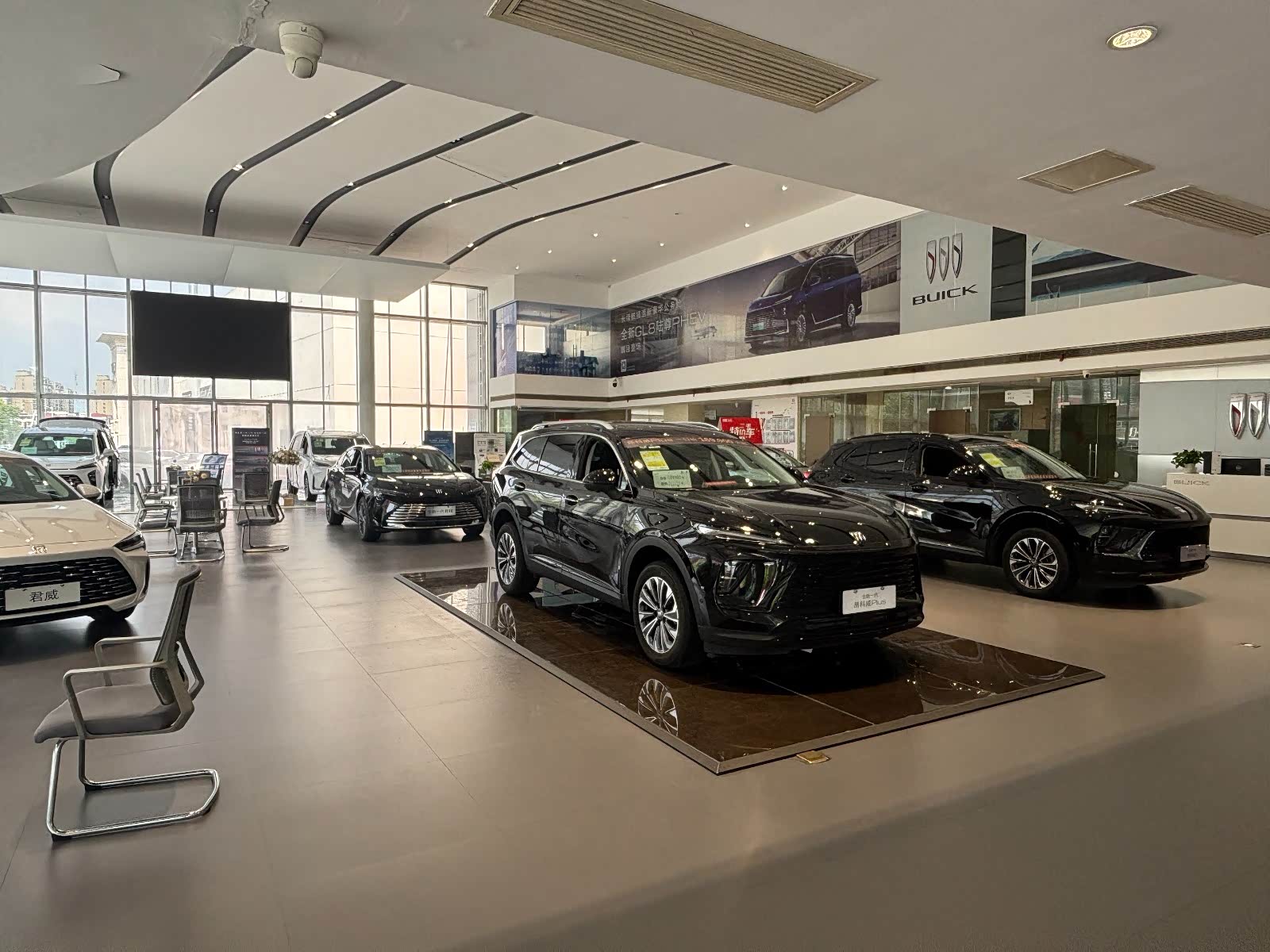 新车展示区