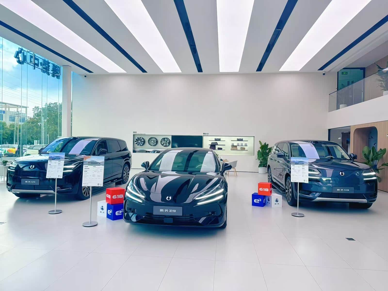 新车展示区