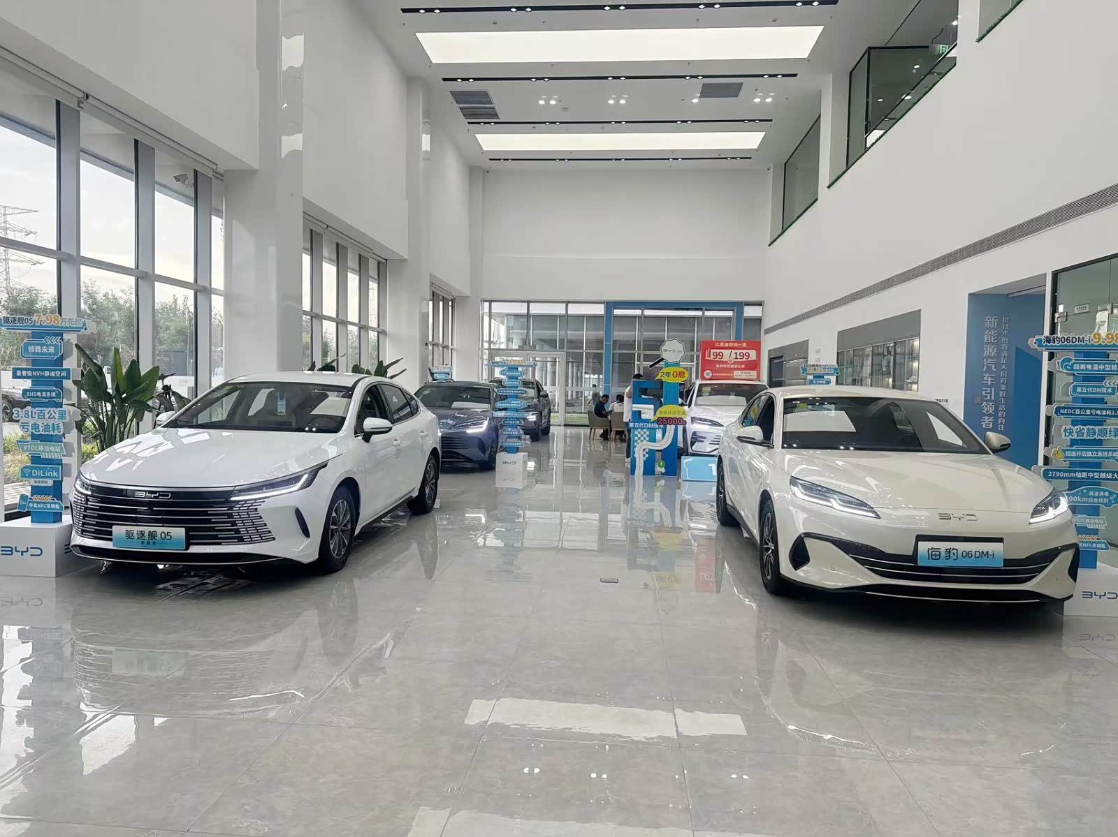 新车展示区