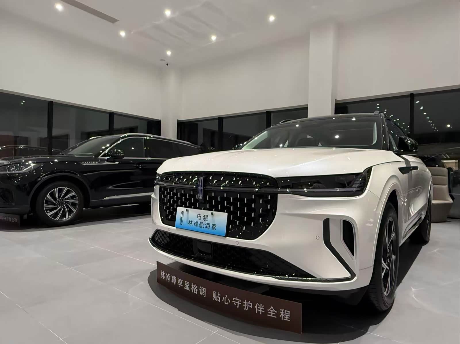 新车展示区