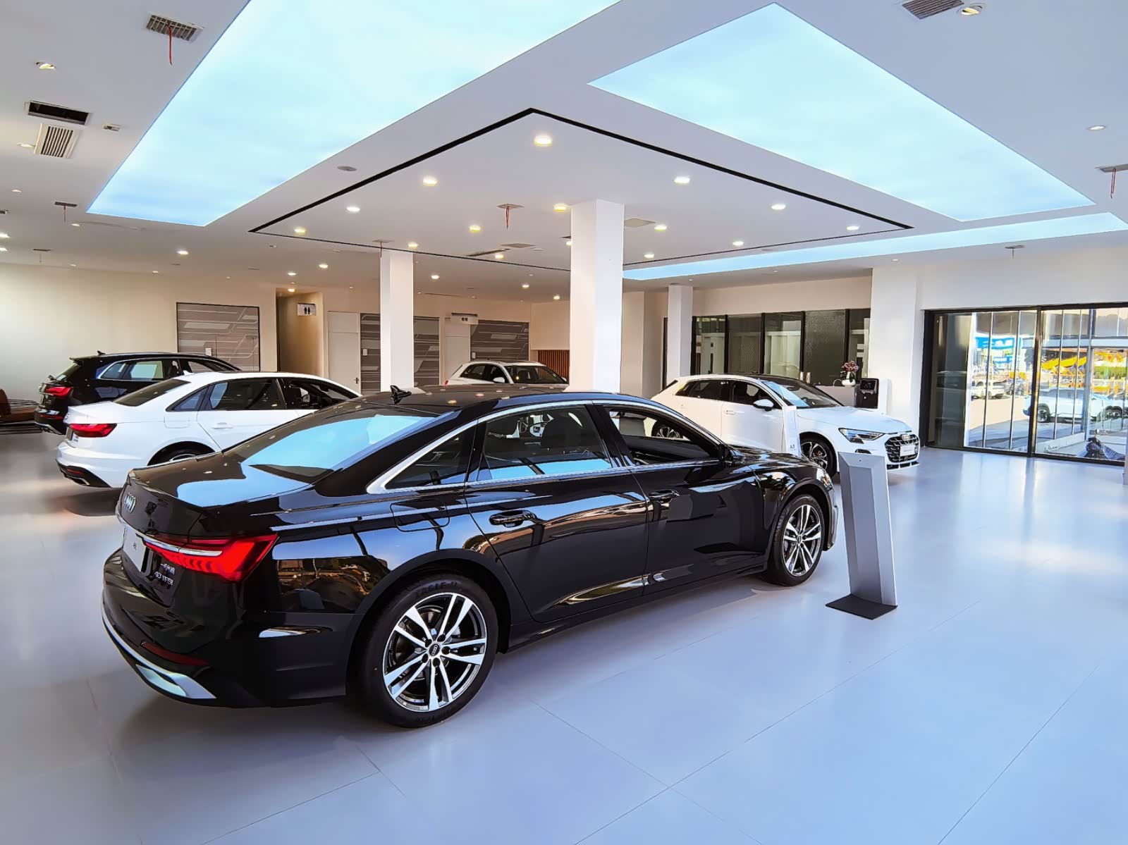 新车展示区