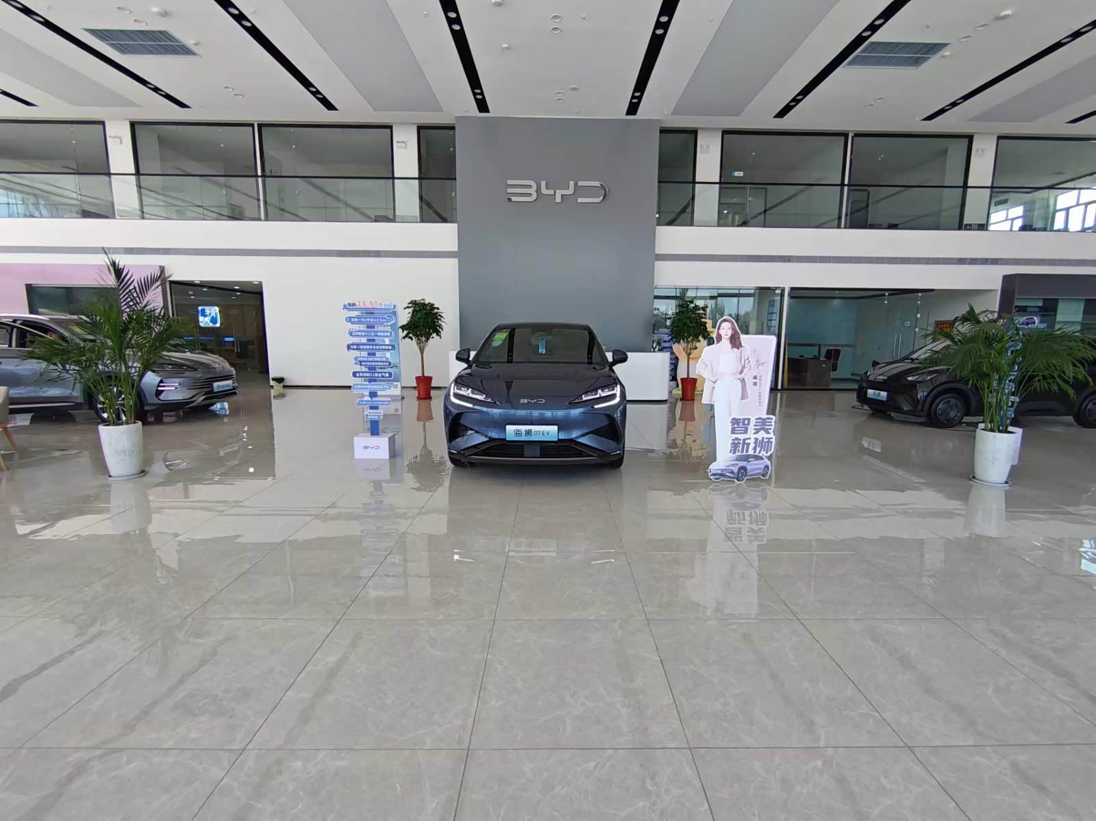 新车展示区