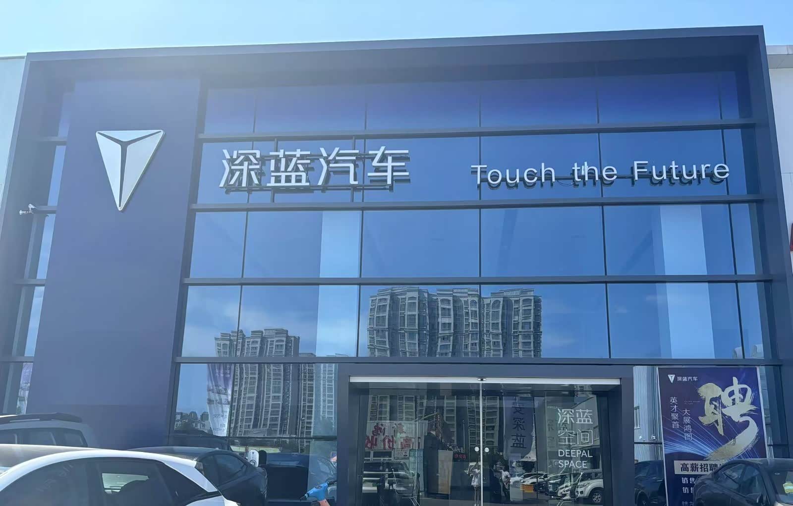 新车展示区