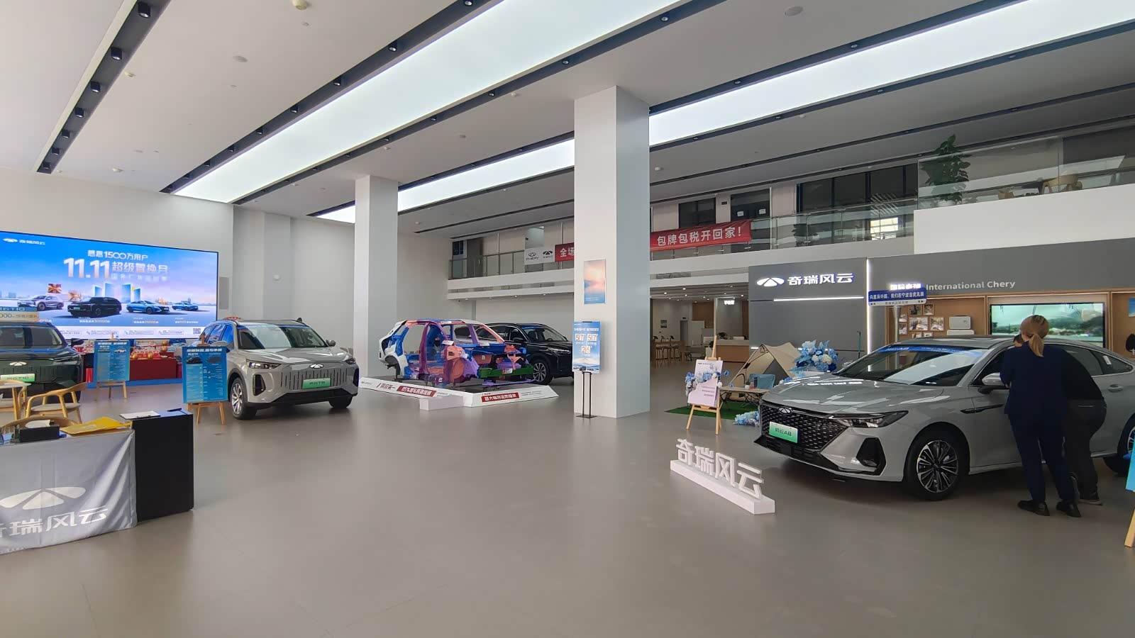 新车展示区