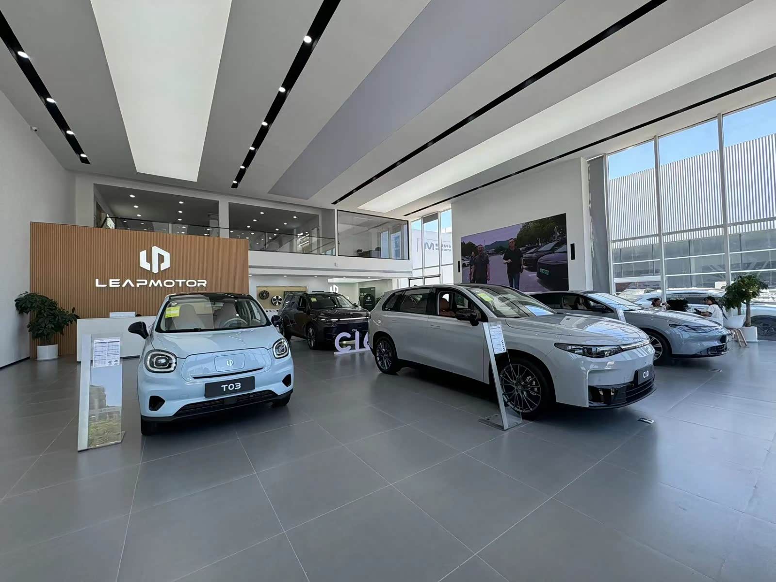 新车展示区