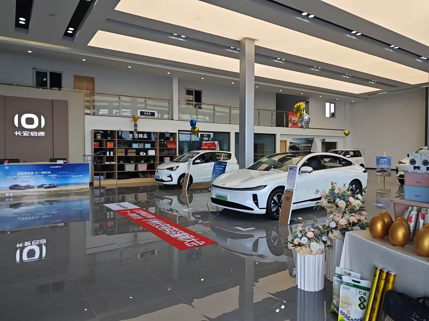 新车展示区