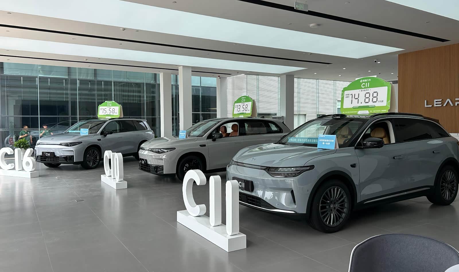 新车展示区