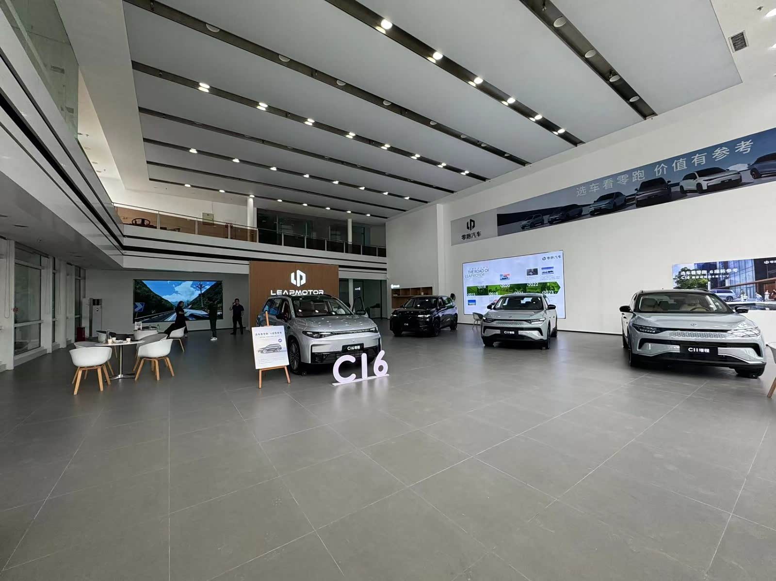 新车展示区