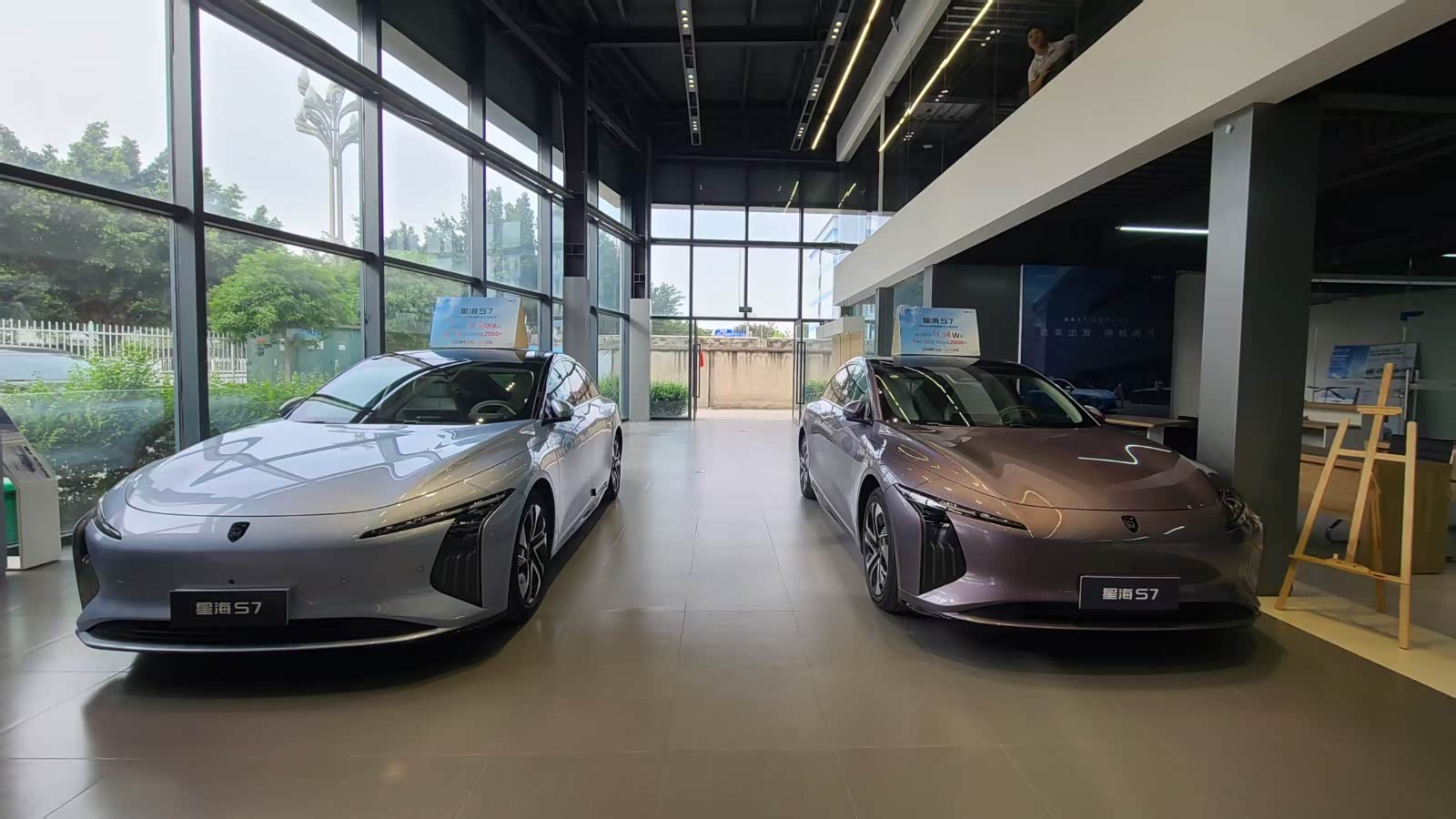 新车展示区