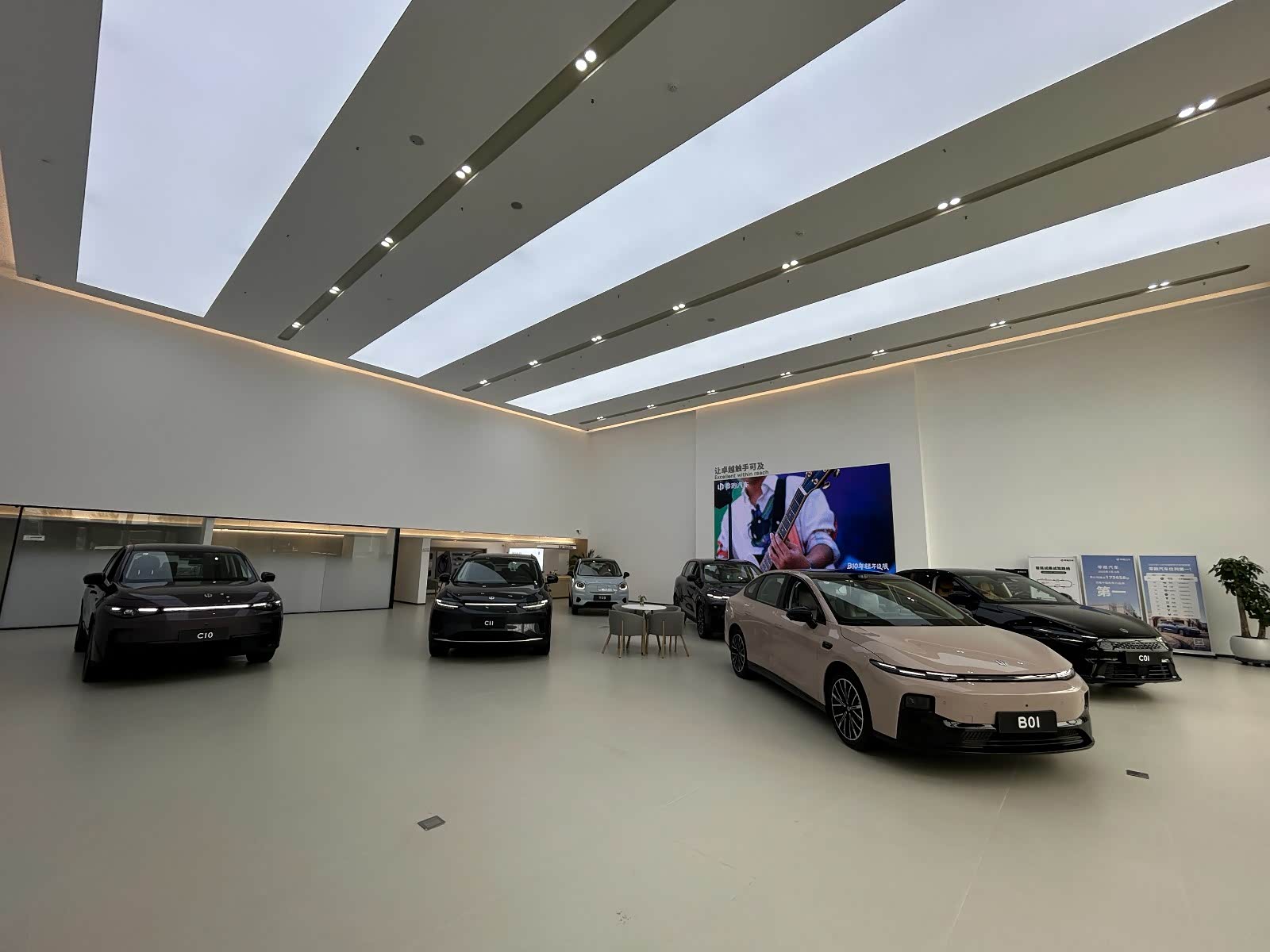 新车展示区