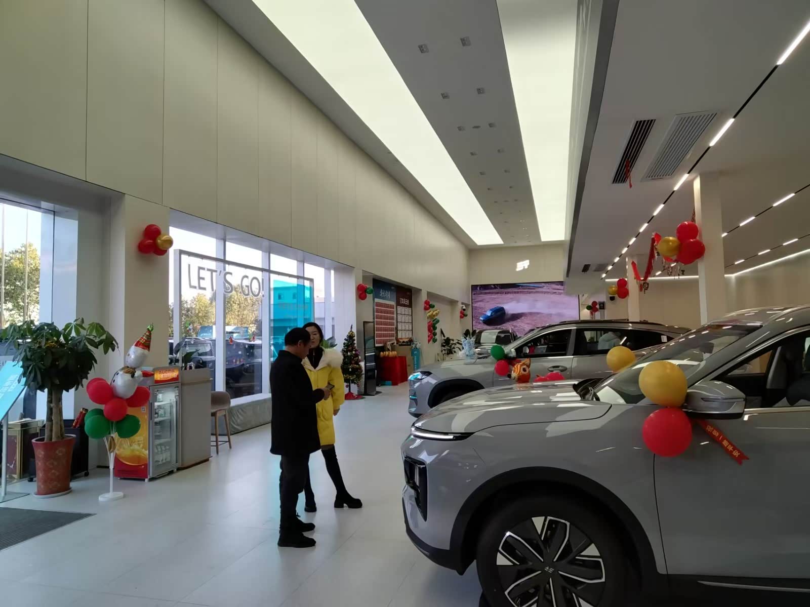 新车展示区