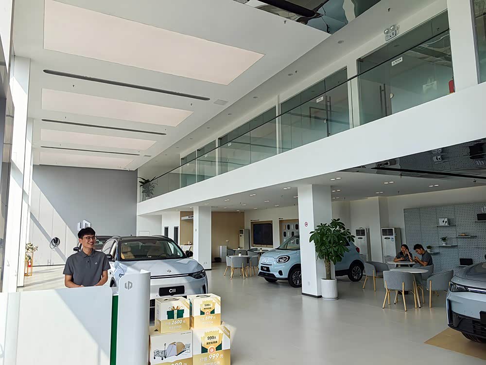 新车展示区