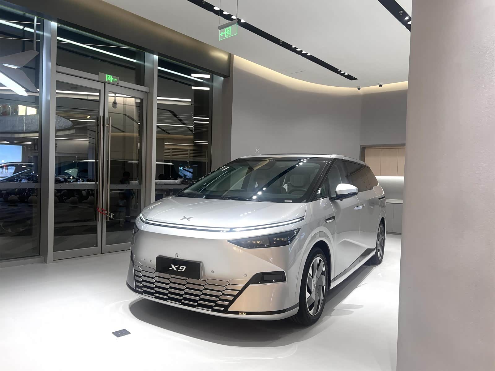 新车展示区