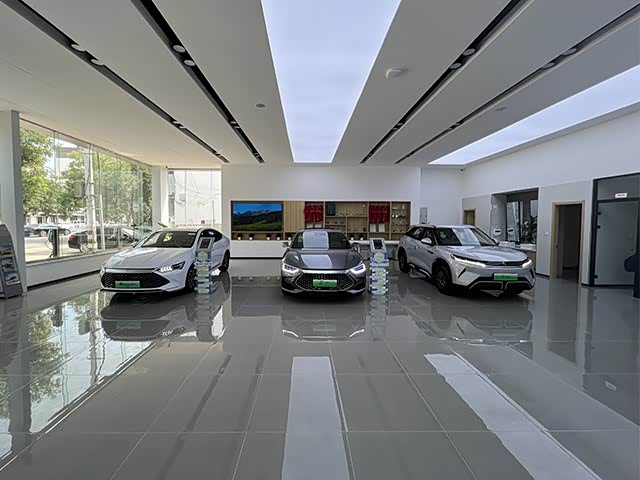 新车展示区