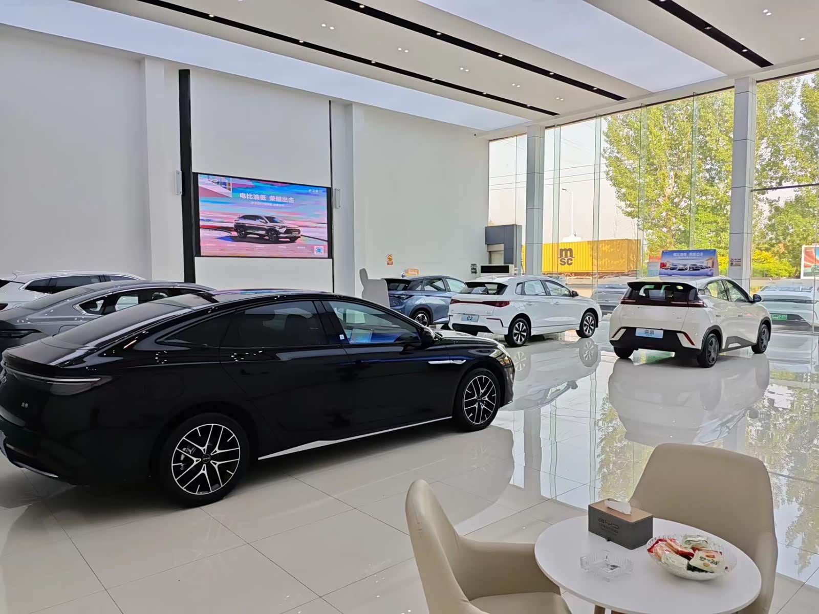新车展示区