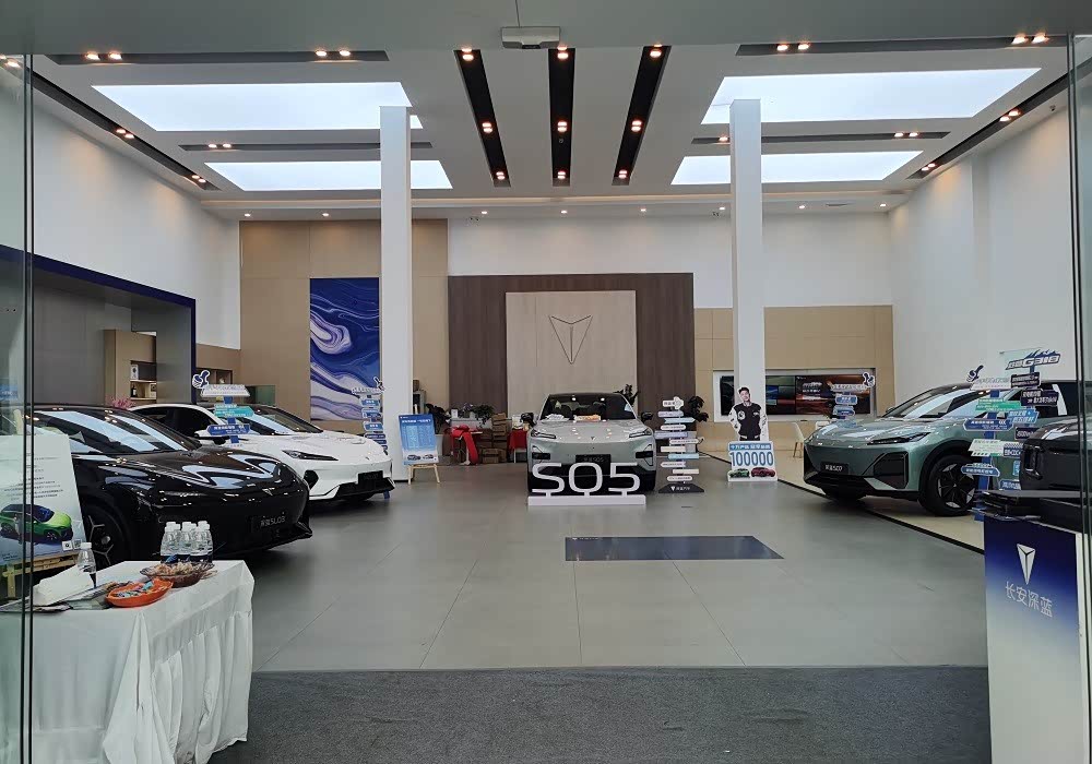 新车展示区