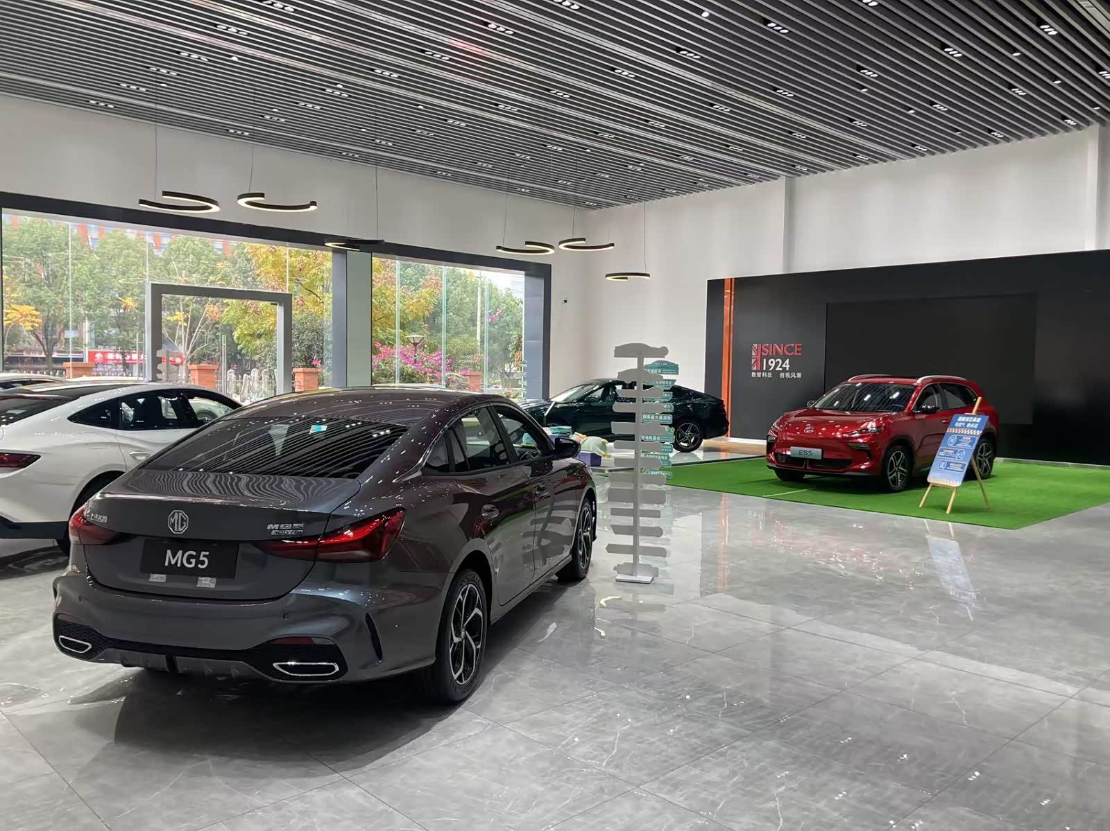 新车展示区