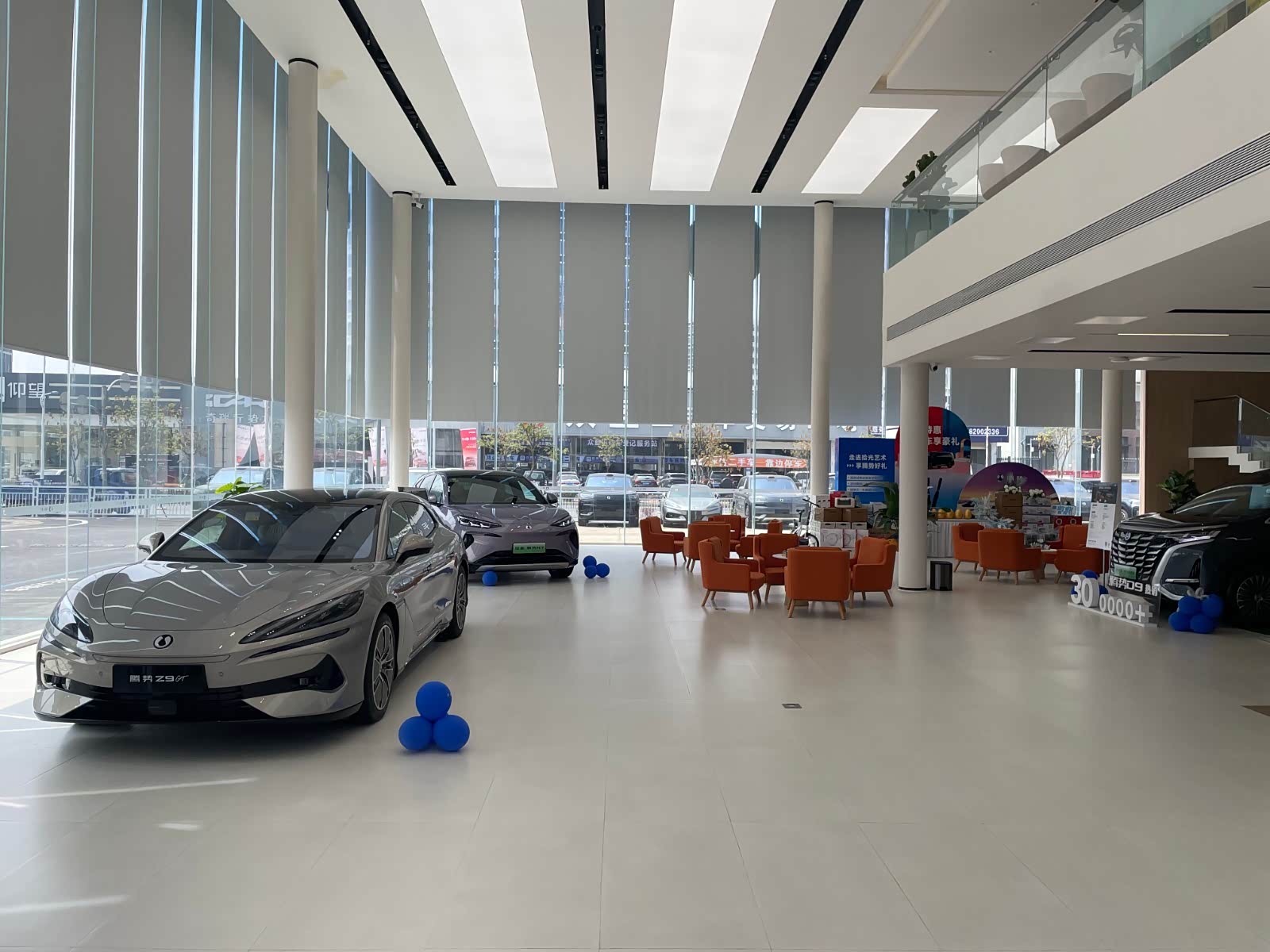 新车展示区