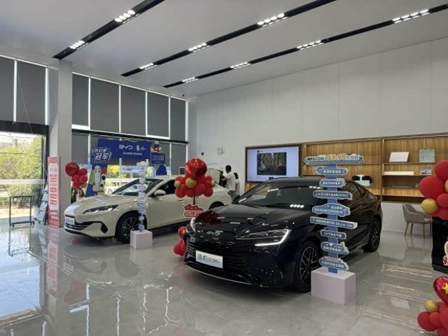 新车展示区