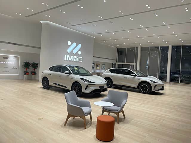 新车展示区