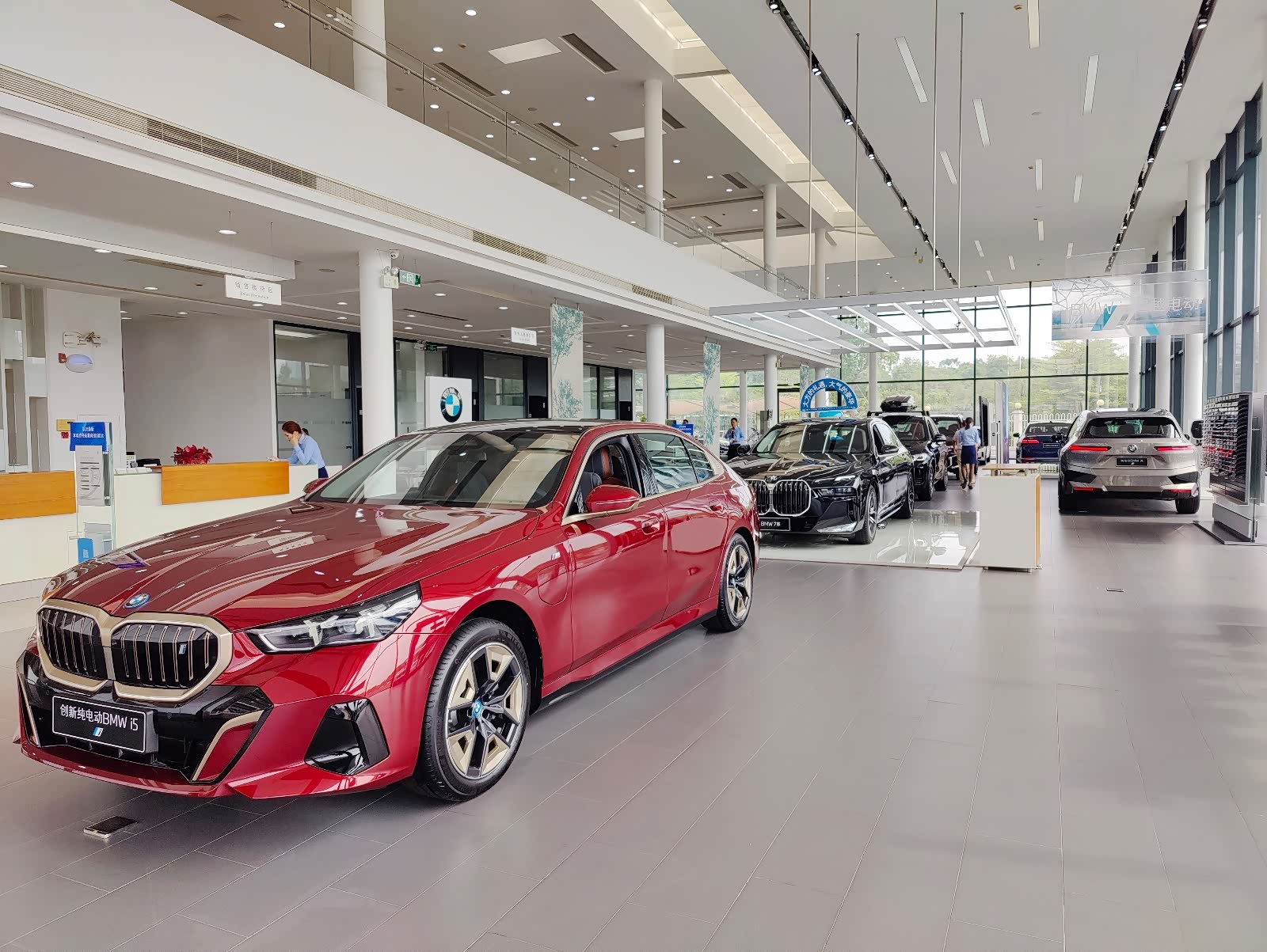 新车展示区