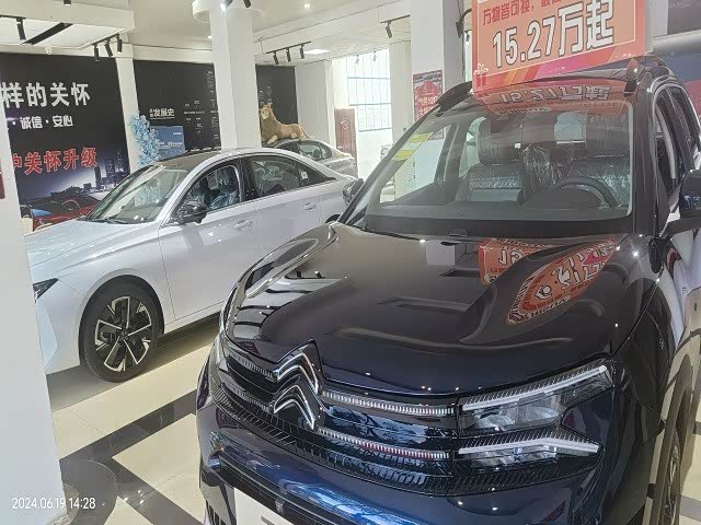 新车展示区