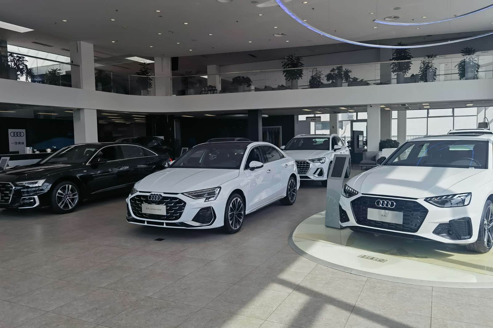 新车展示区
